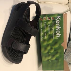 brand new. Massaging. Adjustable straps